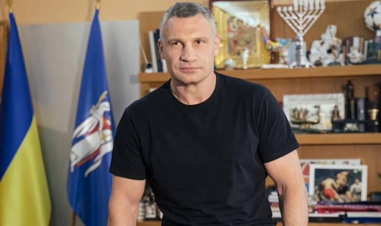 Портрет міського голови Києва Віталія Кличка в офісі